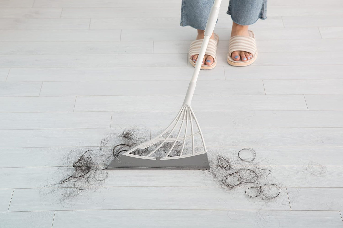 Broombi Brush & Dustpan with The Original Broombi